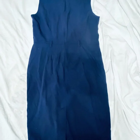 Elegant Blue Sleeveless Dress - Picture 3 of 6